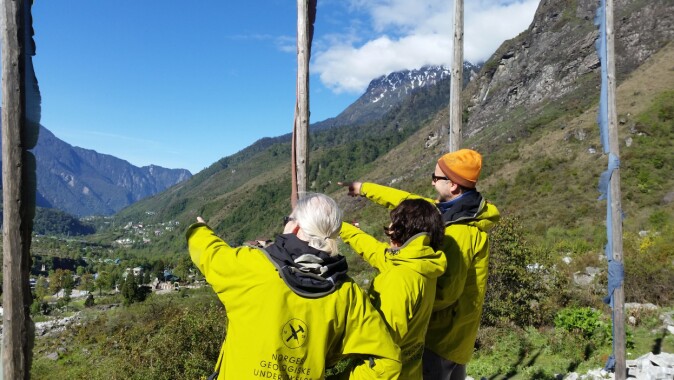 NGU-forskarane John Dehls, Reginald Hermanns og Ivanna Penna i Sikkim i India, kor Yumthang-skredet gjekk i 2015. NGU-forskarane John Dehls, Reginald Hermanns og Ivanna Penna i Sikkim i India, kor Yumthang-skredet gjekk i 2015.
