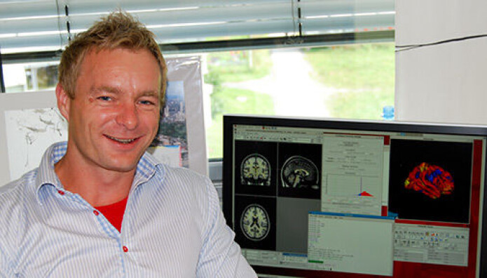Anders Fjell og hans kolleger ved Universitetet i Oslo studerer data fra tusenvis av deltakere. Disse store studiene viser at det er svært beskjedne sammenhenger mellom søvn og hjernehelse. Anders Fjell og hans kolleger ved Universitetet i Oslo studerer data fra tusenvis av deltakere. Disse store studiene viser at det er svært beskjedne sammenhenger mellom søvn og hjernehelse.