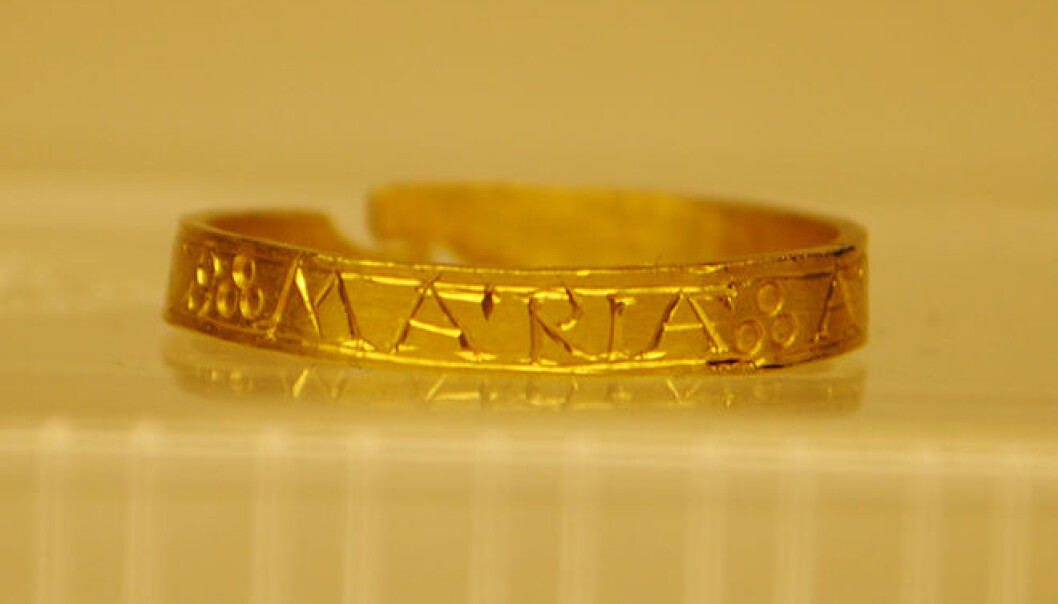 On jewellery and other valuables, inscripton were mostly in letters. Here is a ring with the inscription 'Maria'. On jewellery and other valuables, inscripton were mostly in letters. Here is a ring with the inscription 'Maria'.