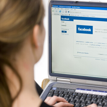 Vi holder øye med hverandre på Facebook, og det kan ha både positive og negative konsekvenser. (Foto: Colourbox) Vi holder øye med hverandre på Facebook, og det kan ha både positive og negative konsekvenser. (Foto: Colourbox)