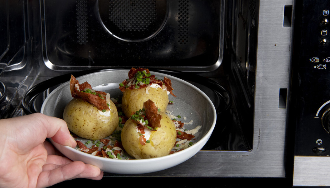 The majority of respondents in a non-scientific study said they use the microwave mostly to reheat food leftovers and to thaw frozen food. However this kitchen fixture has a far greater potential than that, say food researchers. The majority of respondents in a non-scientific study said they use the microwave mostly to reheat food leftovers and to thaw frozen food. However this kitchen fixture has a far greater potential than that, say food researchers.