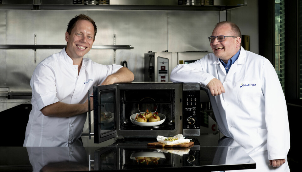 “Try to expand your use of the microwave oven”, suggest Nofima chef Stian Gjerstad Iversen and Senior Scientist Dagbjørn Skipnes. Here they display healthy and tasty food that you can easily make with a microwave oven.