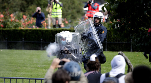 Vi må forby tåregass, mener forskere Vi må forby tåregass, mener forskere