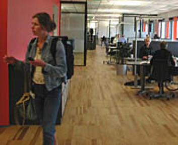 "Skal morgensdagens kvinner fortsatt jobbe bare i servicenæringene?" "Skal morgensdagens kvinner fortsatt jobbe bare i servicenæringene?"