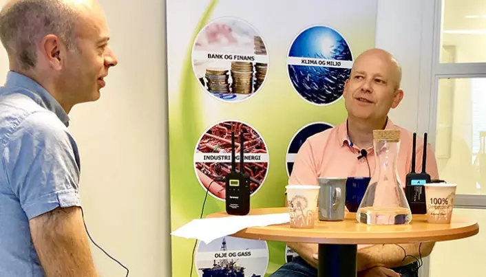 Programleder Anders Løland med podcastgjest Kenth Engø-Monsen fra Telenor Research.