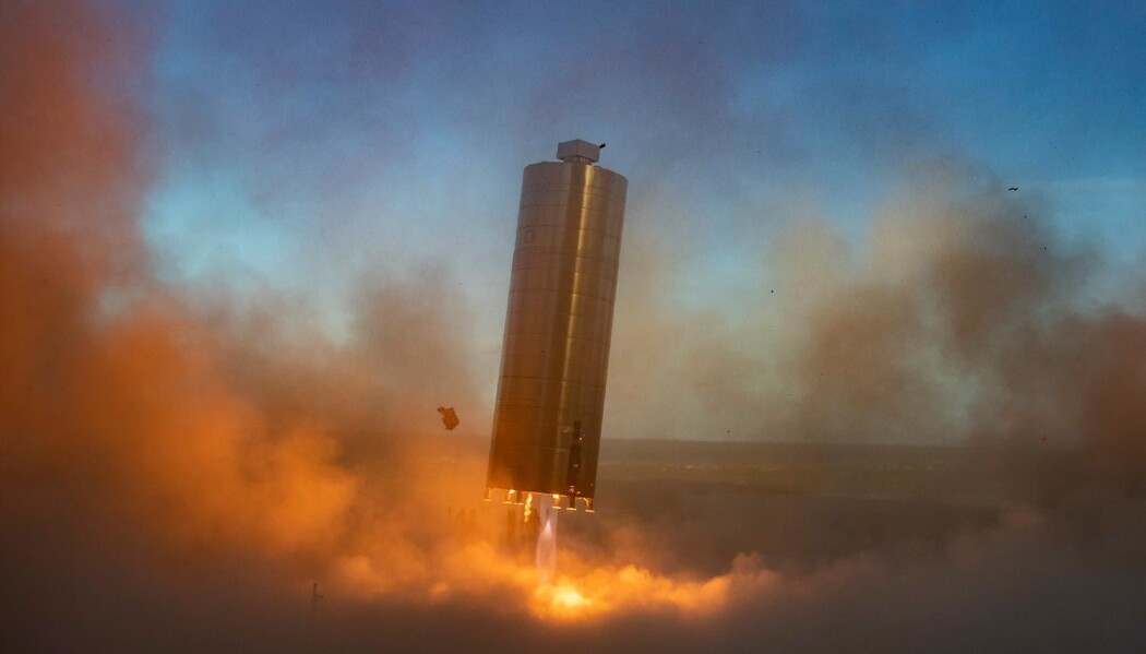 Fra oppskytningen av Starship-prototypen SN5 i Boca Chica, Texas 4. juli 2020. Siden da har neste prototyp SN6 gjort to lignende hundremeters hopp, og SN7 klargjøres i disse dager. Fra oppskytningen av Starship-prototypen SN5 i Boca Chica, Texas 4. juli 2020. Siden da har neste prototyp SN6 gjort to lignende hundremeters hopp, og SN7 klargjøres i disse dager.