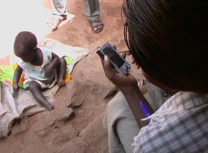 Mobiltelefoner gjør det enkelt å samle inn helsedata. (Foto: openXdata) Mobiltelefoner gjør det enkelt å samle inn helsedata. (Foto: openXdata)
