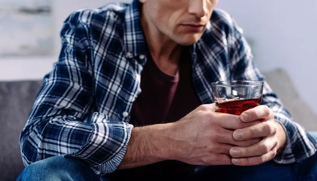 Dødsfall knyttet til alkoholforgiftning eller sykdommer som skyldes alkohol var nesten 14 ganger vanligere for de med lav utdanning sammenliknet med de med høy utdanning, viser en svensk studie.