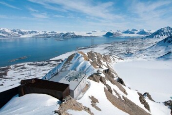 NILUs observatorium på Zeppelinfjellet i Ny-Ålesund. (Foto: NILU - Norsk institutt for luftforskning) NILUs observatorium på Zeppelinfjellet i Ny-Ålesund. (Foto: NILU - Norsk institutt for luftforskning)