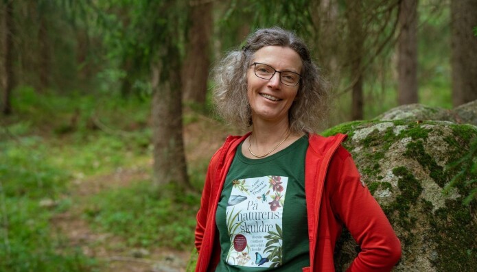 - Vi må passe bedre på naturen, sier Anne Sverdrup-Thygeson. - Vi er så tett knyttet til den og det er så mye fint og fascinerende der. Jeg tenker at om folk bare vet, så blir du engasjert når du får høre disse fortellingene. - Vi må passe bedre på naturen, sier Anne Sverdrup-Thygeson. - Vi er så tett knyttet til den og det er så mye fint og fascinerende der. Jeg tenker at om folk bare vet, så blir du engasjert når du får høre disse fortellingene.