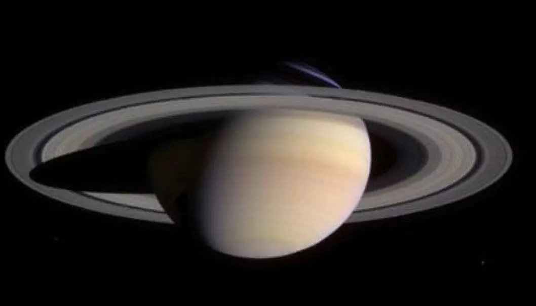 Det regner fra Saturns ringer