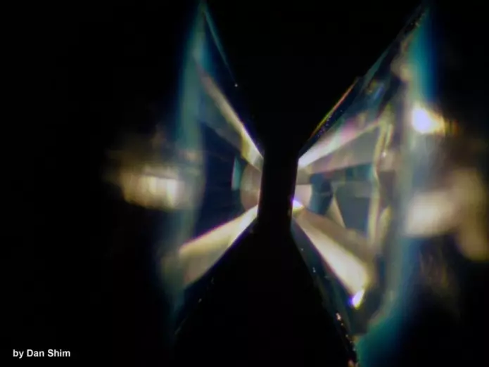 Bilde av en diamant-ambolt-celle.