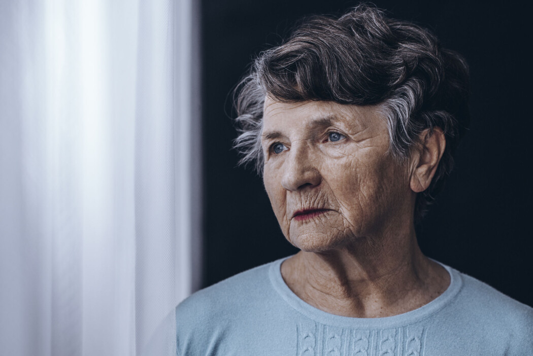 Flere kvinner enn menn får demens. Forskerne har lenge lurt på hvorfor det er slik. Nå er østrogenet en enda hetere kandidat. Flere kvinner enn menn får demens. Forskerne har lenge lurt på hvorfor det er slik. Nå er østrogenet en enda hetere kandidat.