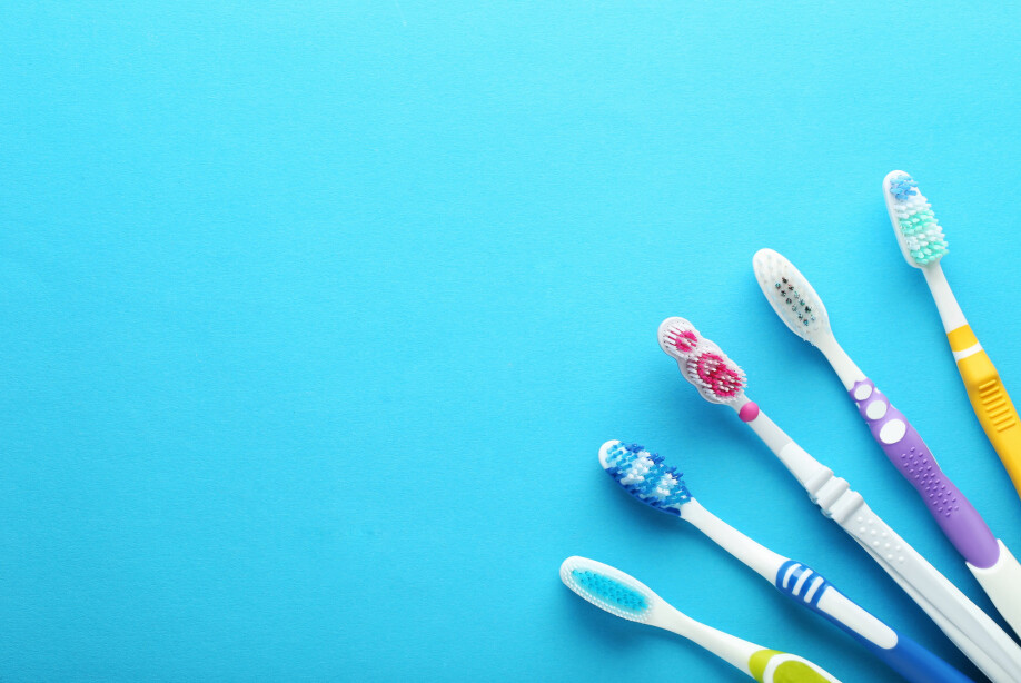 Den aller mest bærekraftige tannbørsten er laget av resirkulert plast, som resirkuleres flere ganger. Det betyr at idealtannbørsten ikke finnes.