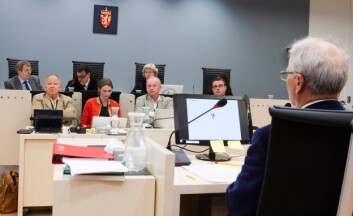 Ulrik Malt (med ryggen til kamera, t.h.) mener problemet for de fire sakkyndige som er oppnevnt av retten er at de ikke har kryssjekket resultatene fra sine undersøkelser godt nok. (Foto: Heiko Junge/NTB/Scanpix) Ulrik Malt (med ryggen til kamera, t.h.) mener problemet for de fire sakkyndige som er oppnevnt av retten er at de ikke har kryssjekket resultatene fra sine undersøkelser godt nok. (Foto: Heiko Junge/NTB/Scanpix)