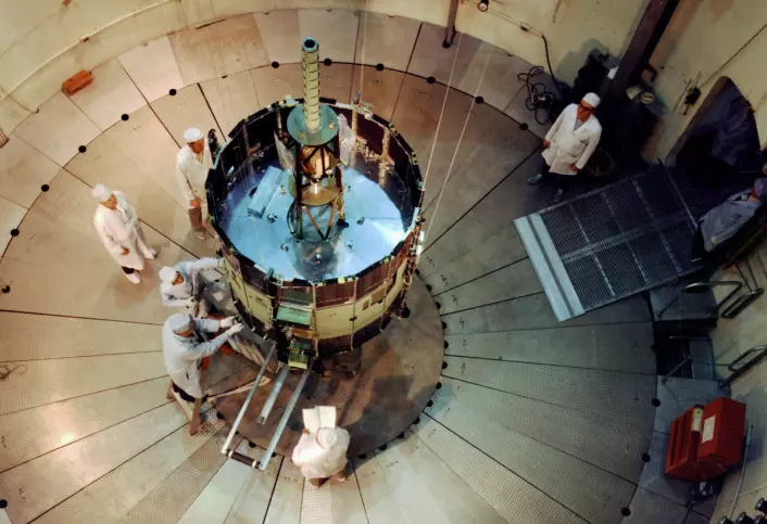 Romsonden International Sun-Earth Explorer (ISEE-3) gjennomgår tester før oppskytning fra Cape Canaveral 12. august 1978. Litt under fire år seinere skulle sonden helt uventet få et nytt og eventyrlig oppdrag - den første ferden inn i halen til en komet. (Foto: NASA)