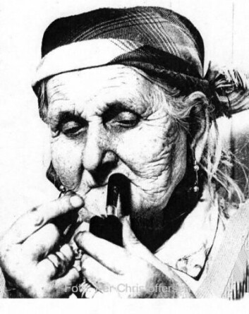 "Jenny Emilie Pettersen, også kjent som Tater-Milla (1886-1976). Foto utlånt av Taternes Landsforening." "Jenny Emilie Pettersen, også kjent som Tater-Milla (1886-1976). Foto utlånt av Taternes Landsforening."