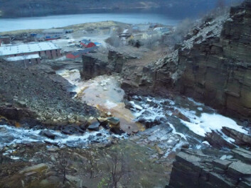 Metallholdig avrenning fra gruveområdet i Sulitjelma. (Foto: Torstein Kristensen) Metallholdig avrenning fra gruveområdet i Sulitjelma. (Foto: Torstein Kristensen)