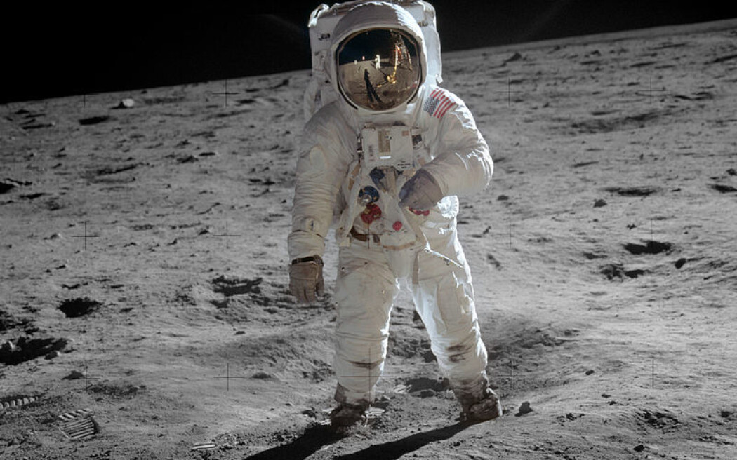 Buzz Aldrin på månens overflate i 1969, fotografert av Neil Armstrong. Buzz Aldrin på månens overflate i 1969, fotografert av Neil Armstrong.