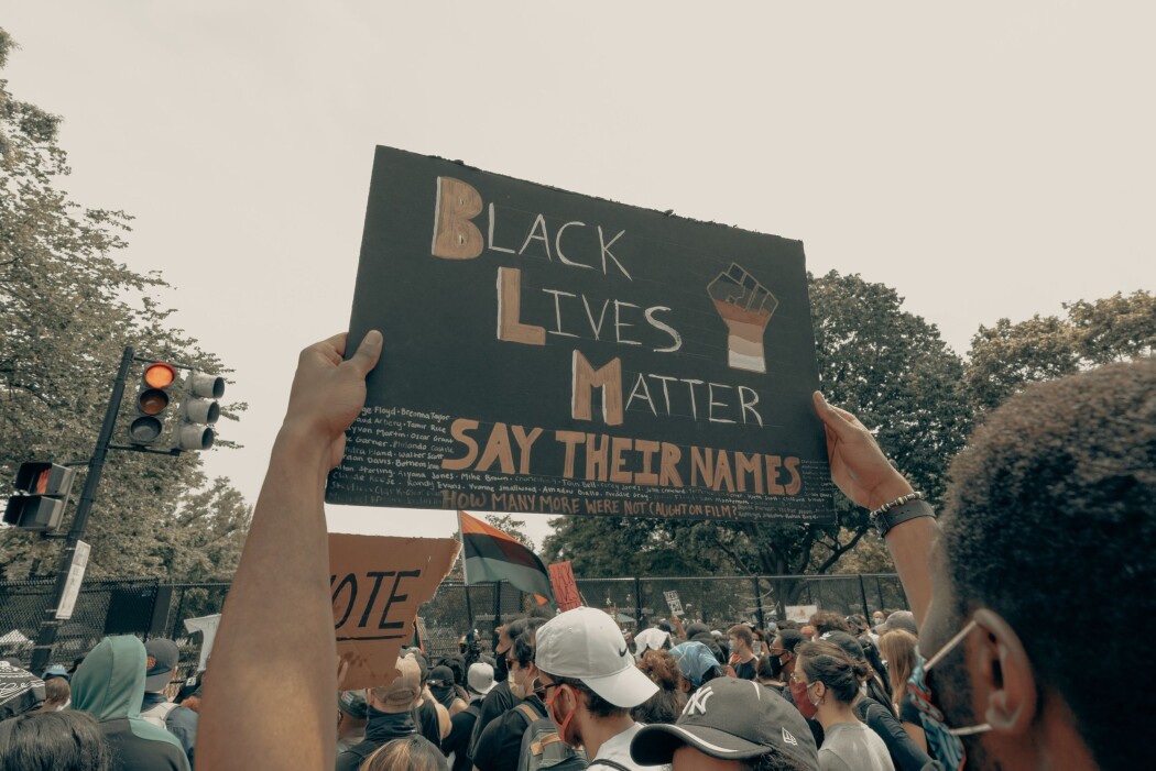 Etter drapet på George Floyd 25. mai, har Black Lives Matter-bevegelsen vokst i omfang og styrke over hele verden. Etter drapet på George Floyd 25. mai, har Black Lives Matter-bevegelsen vokst i omfang og styrke over hele verden.