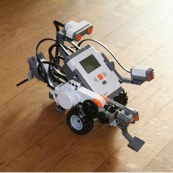 Lego Mindstorms har vært brukt som læringsverktøy i yrkesfag i flere år. (Foto: Wikimedia Commons) Lego Mindstorms har vært brukt som læringsverktøy i yrkesfag i flere år. (Foto: Wikimedia Commons)