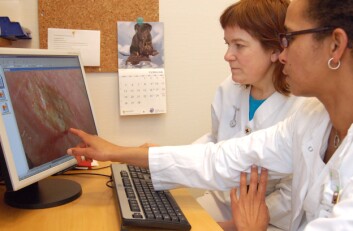 "Sårveiledning via epost og Internett er et jordnært eksempel på telemedisin, som i mange tilfeller kan endre maktforholdene mellom profesjonene i helsevesenet. (Foto: NST)" "Sårveiledning via epost og Internett er et jordnært eksempel på telemedisin, som i mange tilfeller kan endre maktforholdene mellom profesjonene i helsevesenet. (Foto: NST)"