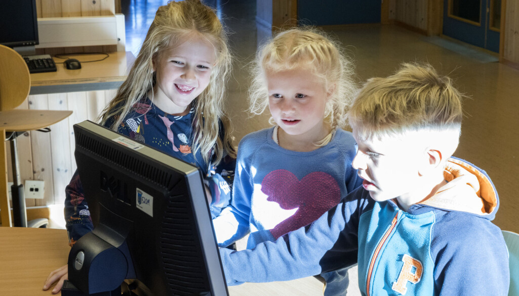 Elever bruker stadig mer tid i digitale omgivelser uten at skolen har et klart mål om digital dannelse. Elever bruker stadig mer tid i digitale omgivelser uten at skolen har et klart mål om digital dannelse.