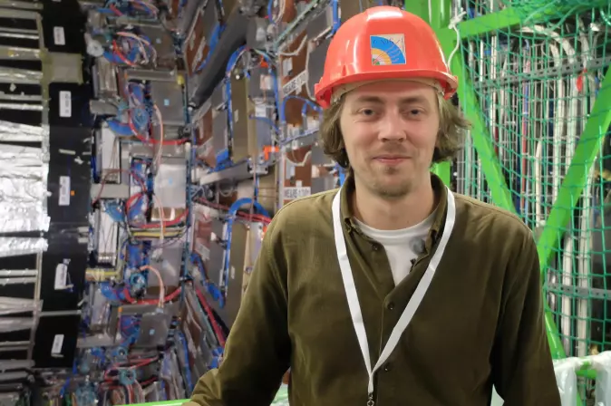 Bare se, ikke røre. Teoretikeren Anders Kvellestad 100 meter under bakken ved Large Hadron Collider (LHC).
