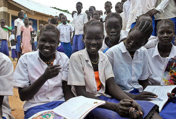 Jenter studerer til eksamen i Sudan. (Foto: Save the Children/Flickr) Jenter studerer til eksamen i Sudan. (Foto: Save the Children/Flickr)