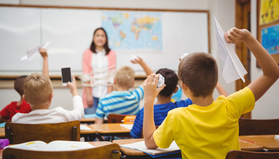 Bør vi kutte ut høstferien og heller gå på skole for å lære mer? Bør vi kutte ut høstferien og heller gå på skole for å lære mer?