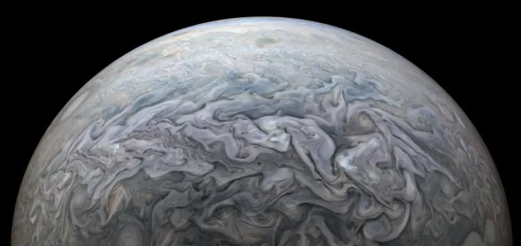 De evige stormene som herjer Jupiters overflate. Kjempens atmosfære består hovedsakelig av hydrogen og helium, akkurat som solen. De evige stormene som herjer Jupiters overflate. Kjempens atmosfære består hovedsakelig av hydrogen og helium, akkurat som solen.