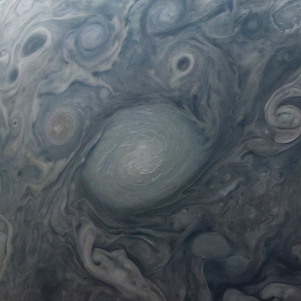 Et nærbilde av en av de utallige stormer som preger Jupiters overflate. Et nærbilde av en av de utallige stormer som preger Jupiters overflate.