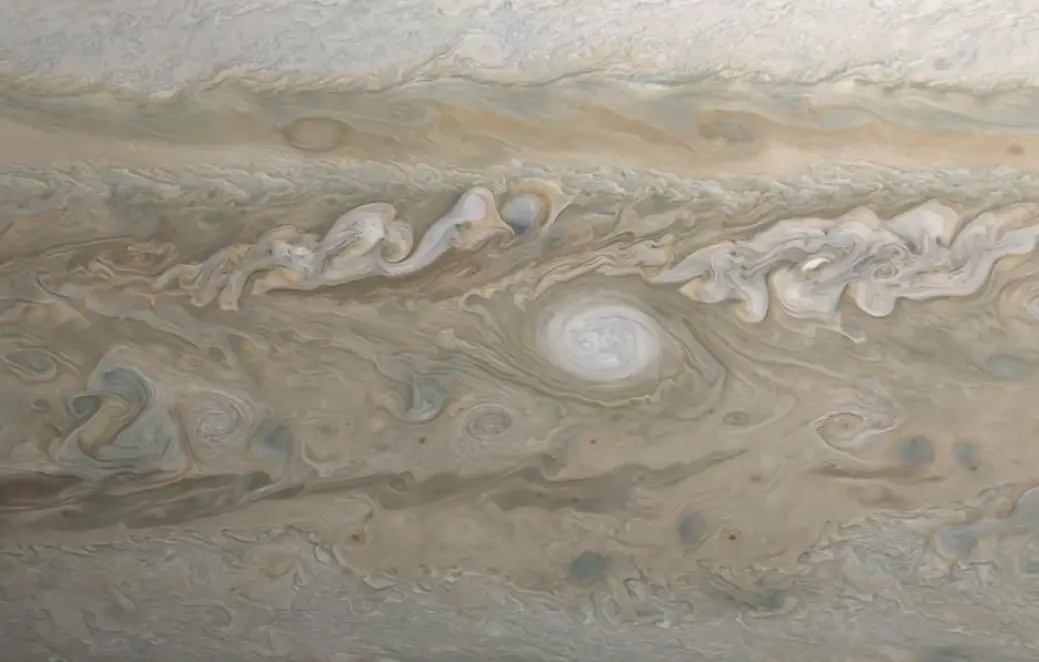 Nasa får hjelp av amatørastronomer som dokumenterer hvordan stormene oppstår og utvikler seg. Nasa får hjelp av amatørastronomer som dokumenterer hvordan stormene oppstår og utvikler seg.