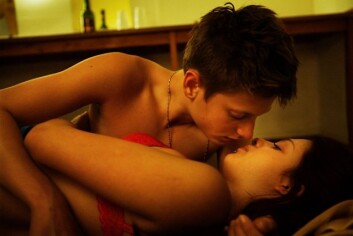 Ungdom er langt mer seksuelt korrekte enn voksne når de lager film. Bildet fra filmen "Yatzy". (Foto: Erik Aavatsmark /4 ½) Ungdom er langt mer seksuelt korrekte enn voksne når de lager film. Bildet fra filmen "Yatzy". (Foto: Erik Aavatsmark /4 ½)