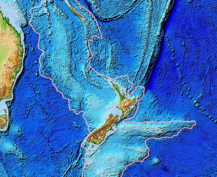 Zealandia består av jordskorpe som er hevet opp fra havbunnen. Men nesten alt ligger under vann. Zealandia består av jordskorpe som er hevet opp fra havbunnen. Men nesten alt ligger under vann.