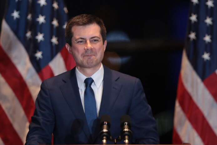 Pete Buttigieg er åpen om at han er homofil og stilte som kandidat for Demokratene under årets presidentvalg. Langt flere amerikanere enn for noen tiår tilbake, sier nå at de kan stemme på en homofil som president. Pete Buttigieg er åpen om at han er homofil og stilte som kandidat for Demokratene under årets presidentvalg. Langt flere amerikanere enn for noen tiår tilbake, sier nå at de kan stemme på en homofil som president.