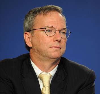 - Hvis du har noe du ikke vil at noen skal vite, kanskje du ikke bør gjøre det i utgangspunktet, sa Googles Eric Schmidt i et intervju med CNBC i 2010. En ny patentsøknad fra Google bygger nå opp under Schmidts filosofi. (Foto: Wikimedia commons) - Hvis du har noe du ikke vil at noen skal vite, kanskje du ikke bør gjøre det i utgangspunktet, sa Googles Eric Schmidt i et intervju med CNBC i 2010. En ny patentsøknad fra Google bygger nå opp under Schmidts filosofi. (Foto: Wikimedia commons)