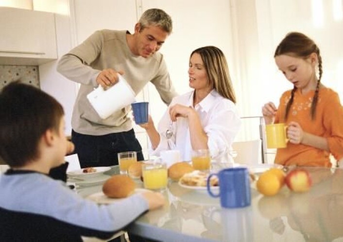 Hvis man tilsatte D-vitamin til melk og brød, kunne mange unngå D-vitaminmangel om vinteren, viser en ph.d.-avhandling. (Foto: Colourbox) Hvis man tilsatte D-vitamin til melk og brød, kunne mange unngå D-vitaminmangel om vinteren, viser en ph.d.-avhandling. (Foto: Colourbox)