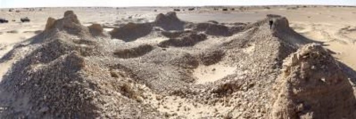 Bildet viser restene av en steinborg i den libyiske ørkenen. (Foto: Toby Savage) Bildet viser restene av en steinborg i den libyiske ørkenen. (Foto: Toby Savage)