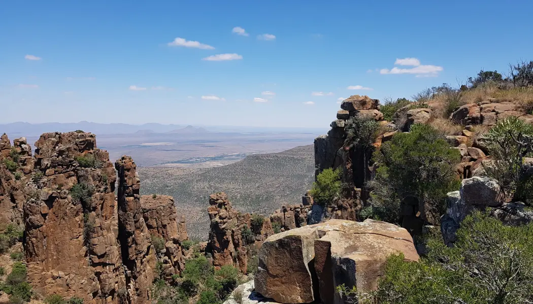 Forsker Lars Eivind Augland var i 2018 på ekspedisjon til Karoo i Sør-Afrika. Her tøt det ut lava fra et enormt område for 183 millioner år siden. Forsker Lars Eivind Augland var i 2018 på ekspedisjon til Karoo i Sør-Afrika. Her tøt det ut lava fra et enormt område for 183 millioner år siden.