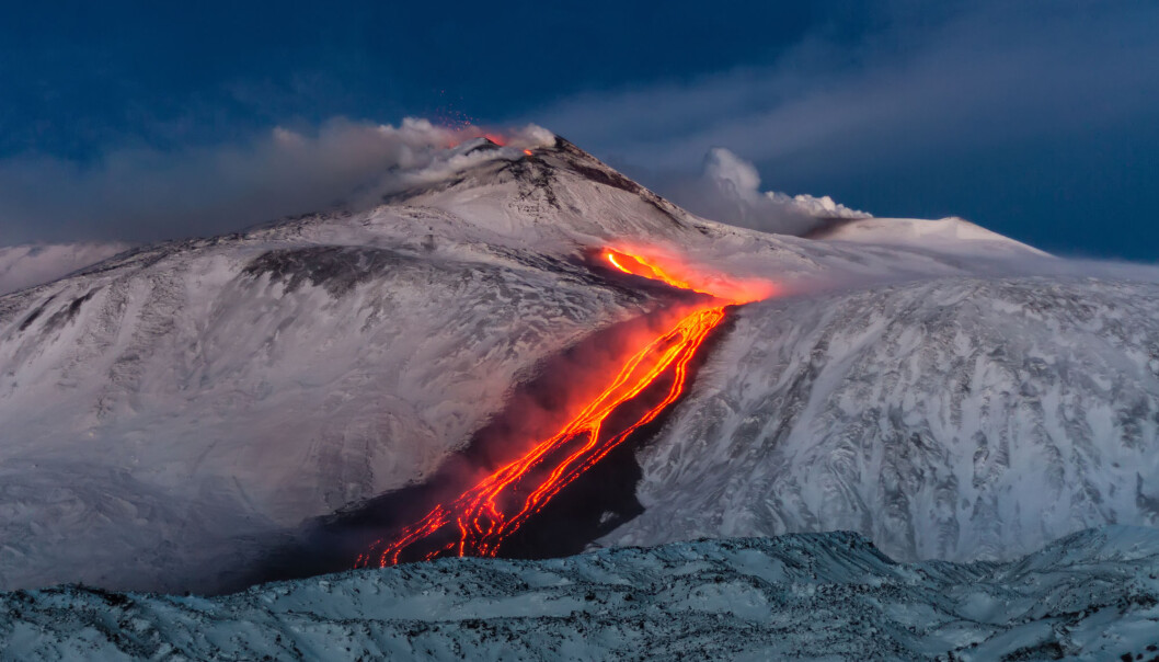 Vulkanutbrudd på Etna i snø. Vulkanutbrudd på Etna i snø.