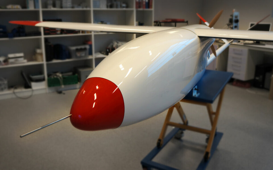 Dronen Cryowing MK II i laboratoriet til NORUT i Tromsø. (Foto: Arnfinn Christensen)