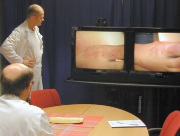 Hudleger ser på et tilfelle over videokonferanse. (Foto: NST) Hudleger ser på et tilfelle over videokonferanse. (Foto: NST)