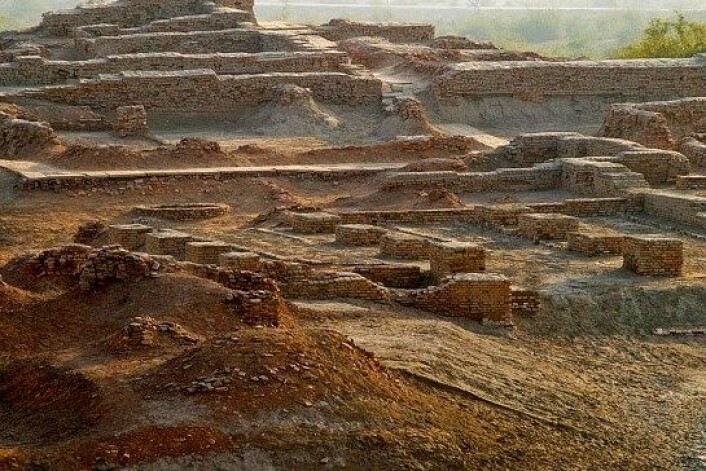 Byen Mohenjo Daro ble bygget rundt 2600 f.Kr., forlatt 1800 f.Kr. og funnet igjen i 1922. Byen hadde om lag 70 000 innbyggere i sin storhetstid. (Foto: Flickr/Benny Lin) Byen Mohenjo Daro ble bygget rundt 2600 f.Kr., forlatt 1800 f.Kr. og funnet igjen i 1922. Byen hadde om lag 70 000 innbyggere i sin storhetstid. (Foto: Flickr/Benny Lin)