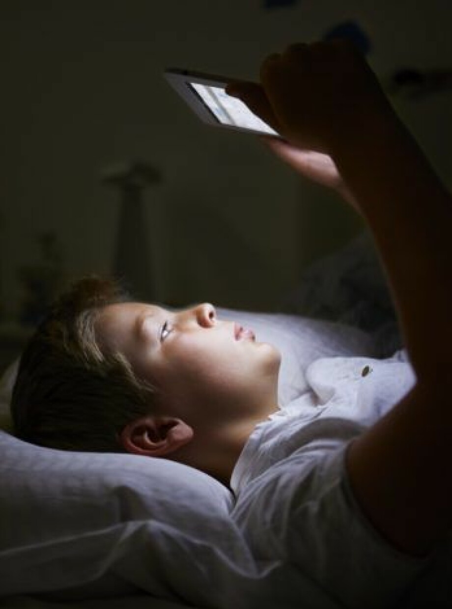 Tapping, viewing and typing. A survey shows that Norwegian children in the age group 9-16 years spend almost four hours online every day. This is a doubling since 2010.