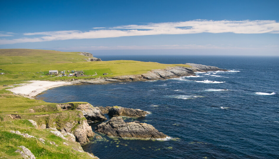Shetland er i dag en liten øygruppe. Shetland-landet som fantes for ikke så lenge siden, var veldig mye større. Store elver fra det indre av Shetland-landet veltet ut i Nordsjøen og møtte breisen og smeltevannet fra Norge.