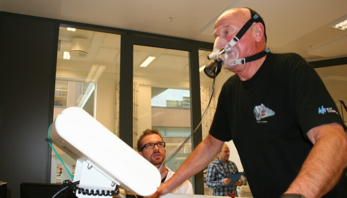 One of the earliest volunteers in the Generation 100 study, Sverre Kirksæther, runs on a treadmill so that Øyvind Eian, a master’s student in exercise physiology, can measure his maximal oxygen uptake, or VO2max. One of the earliest volunteers in the Generation 100 study, Sverre Kirksæther, runs on a treadmill so that Øyvind Eian, a master’s student in exercise physiology, can measure his maximal oxygen uptake, or VO2max.
