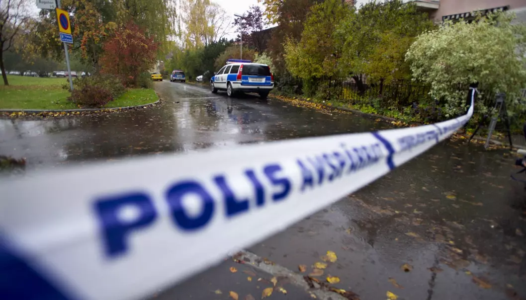 En åtte år gammel gutt ble en tirsdag morgen knivdrept på åpen gate i den svenske byen Linköping i 2004. En kvinne i midten av 50-årene ble funnet hardt skadd like ved. Etter 16 år ble en tidligere ustraffet mann pågrepet i sommer, som følge av DNA-funn i slektsgransknings-databaser.