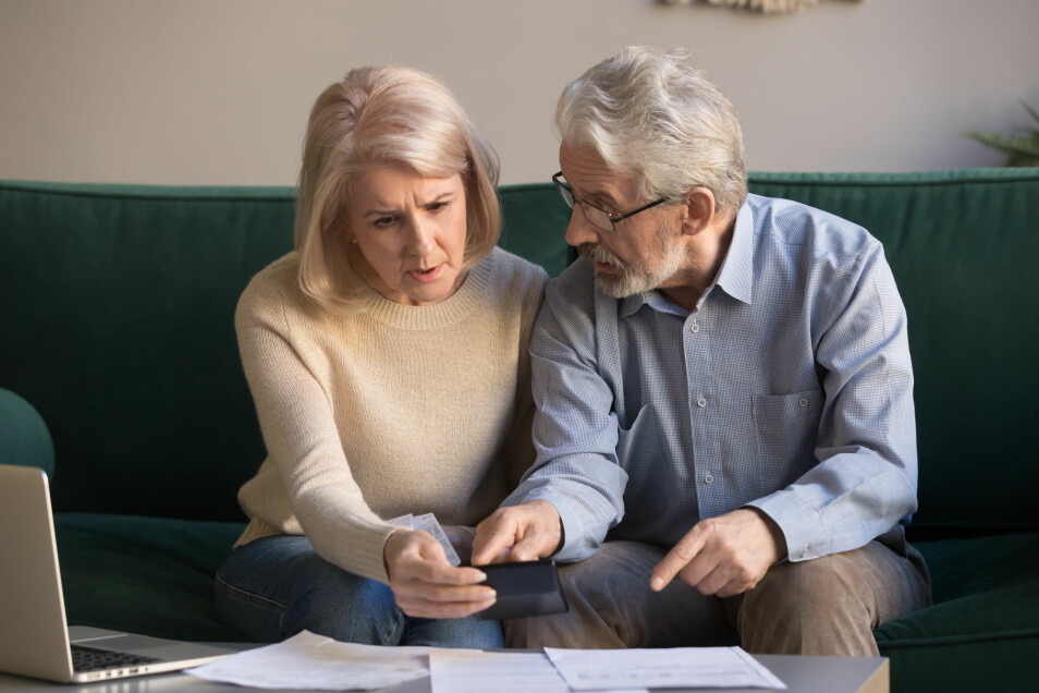 Ordninger hvor ektefellene deler pensjonsrettighetene seg imellom finnes i noen land, og har også blitt vurdert med jevne mellomrom i Norge, senest i forbindelse med pensjonsreformen i 2009.