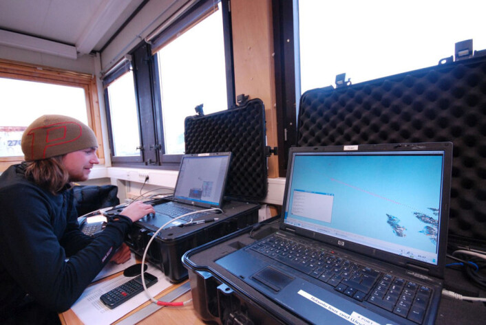 Bakkekontrollen under flygninger med dronen CryoWing ved Framstredet mellom Grønland og Svalbard. (Foto: NORUT) Bakkekontrollen under flygninger med dronen CryoWing ved Framstredet mellom Grønland og Svalbard. (Foto: NORUT)